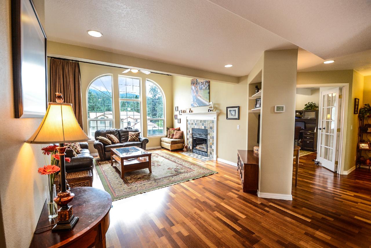 photo of traditional flooring style used in a living room