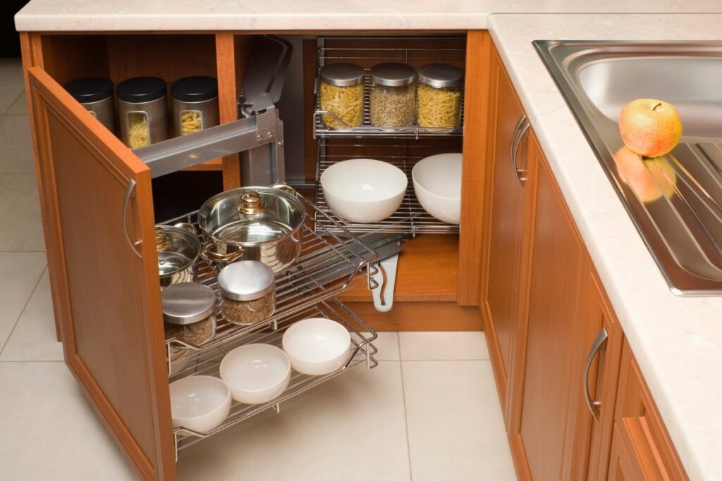 how to arrange kitchen without cabinets